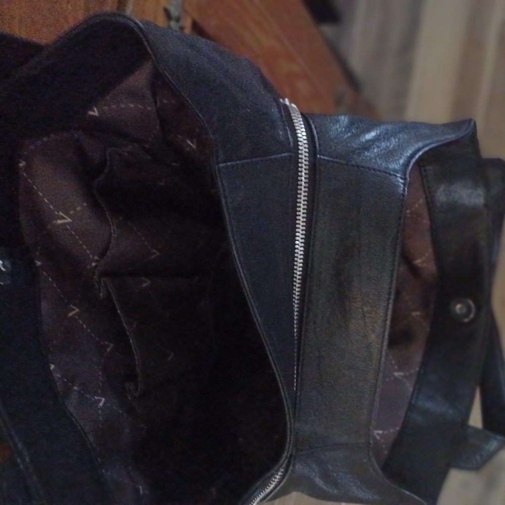 Elegant Black Leather Shoulder Bag